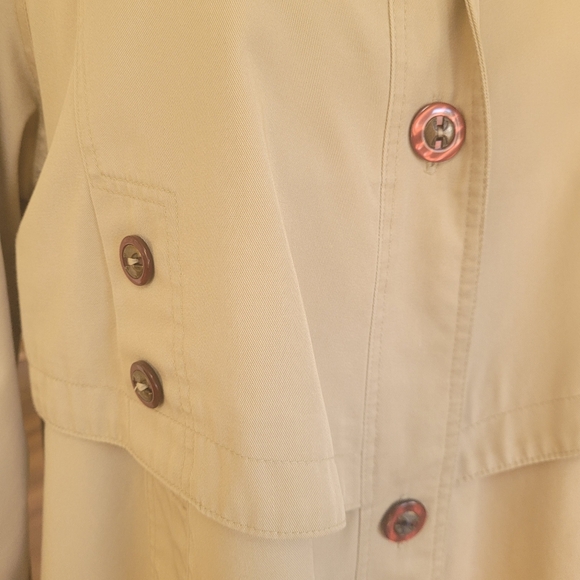 Brem Rainwear Women's Tan Short Trench Coat. Size 10 - Picture 6 of 12